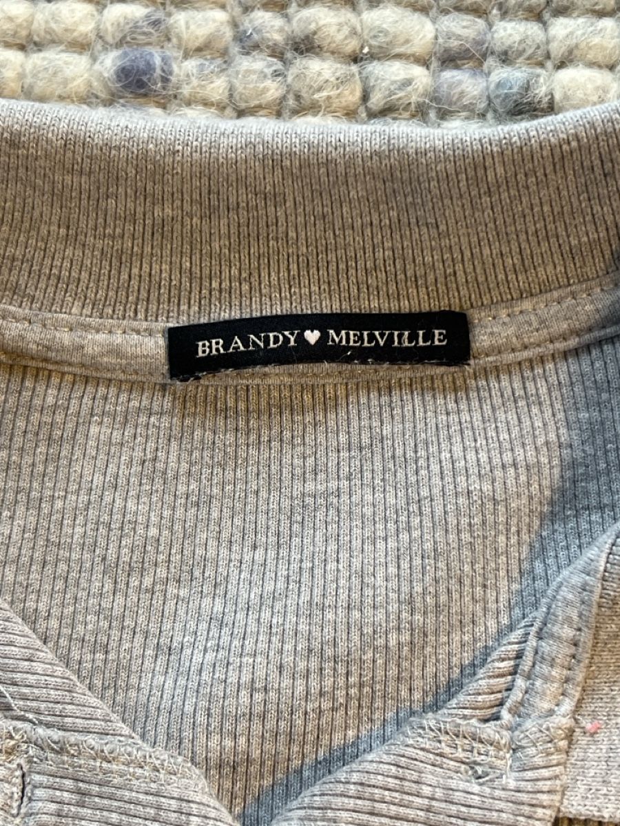 Brandy Melville T-shirts: Brandy Melville Shirt – D'occasion à Zürich par HeliK 1