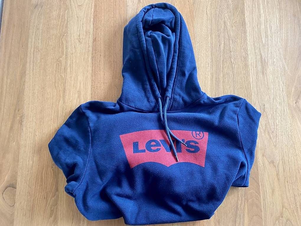 Pullover & Sweatshirts: Sweat-shirt Levi's – Gebraucht aus Bogis-Bossey von jhenckaerts 1