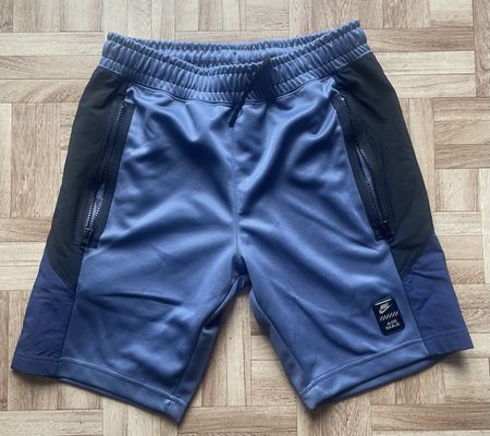 Shorts Nike Air Max taglia S - perfetti per l'estate!