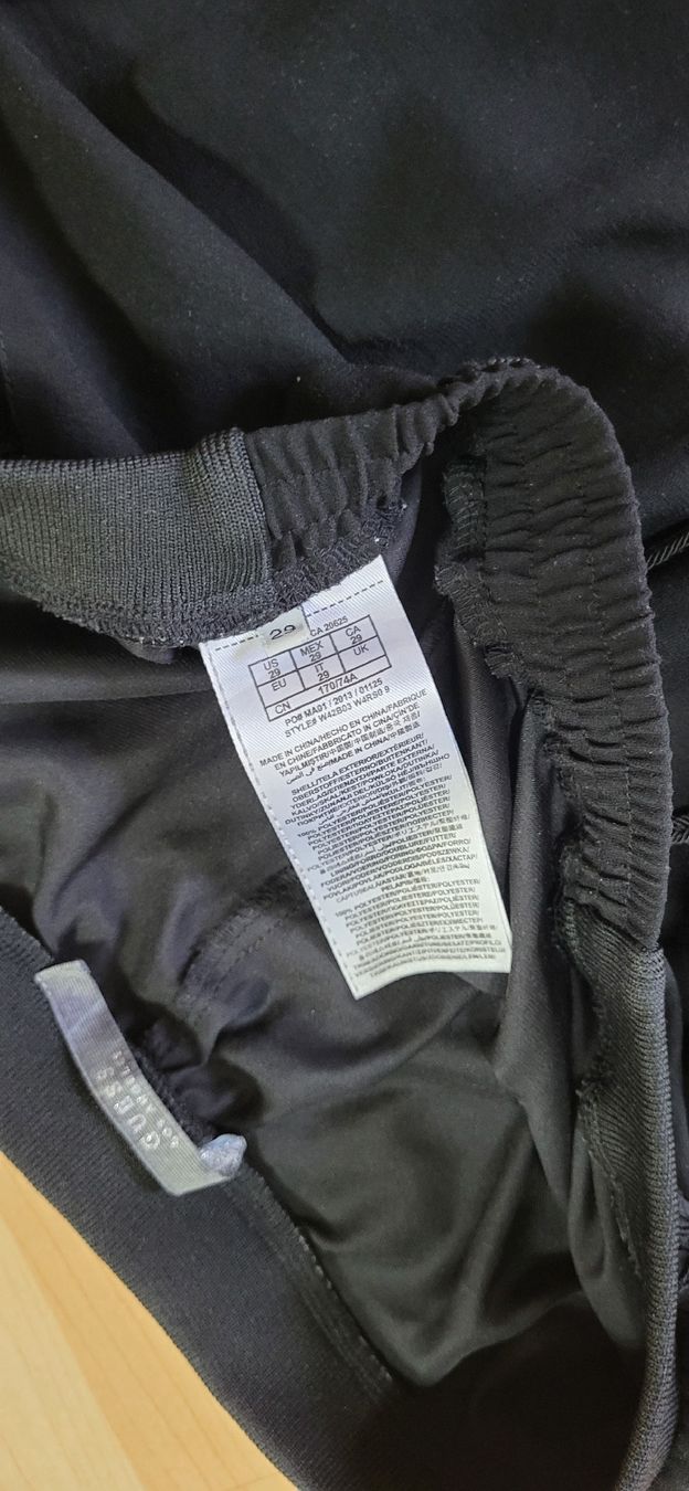 Guess Pantaloni: Guess Hose, Schwarz, Gr. 29, Sterne – Usato da Figino venduto da mayam63 2
