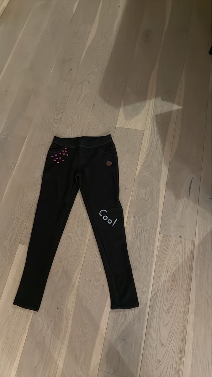 Strümpfe & Strumpfhosen: Coole Mädchen Hose mit Applikationen, Grösse 152 – Gebraucht aus Kriens von Magnur