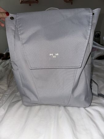 Grauer Rücksack