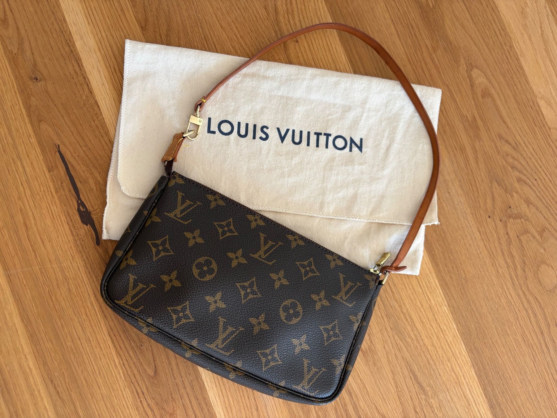 Louis Vuitton Borse da donna: Louis Vuitton Pochette Accessoires – Usato da Oberbuchsiten venduto da no5_t19p9