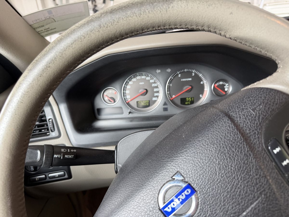 Volvo Autos: Volvo XC 70 D5 – Defekt aus Ballwil von ram_r5nv 6