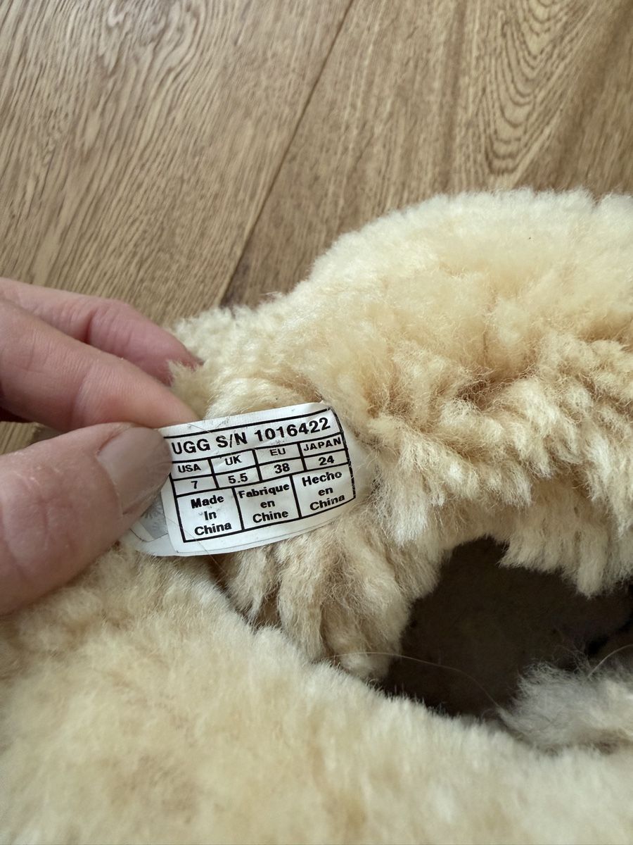 Ugg Scarpe da donna: UGG - Mini Bailey Button II, Gr. 38 – Usato da Interlaken venduto da fbnscl 6
