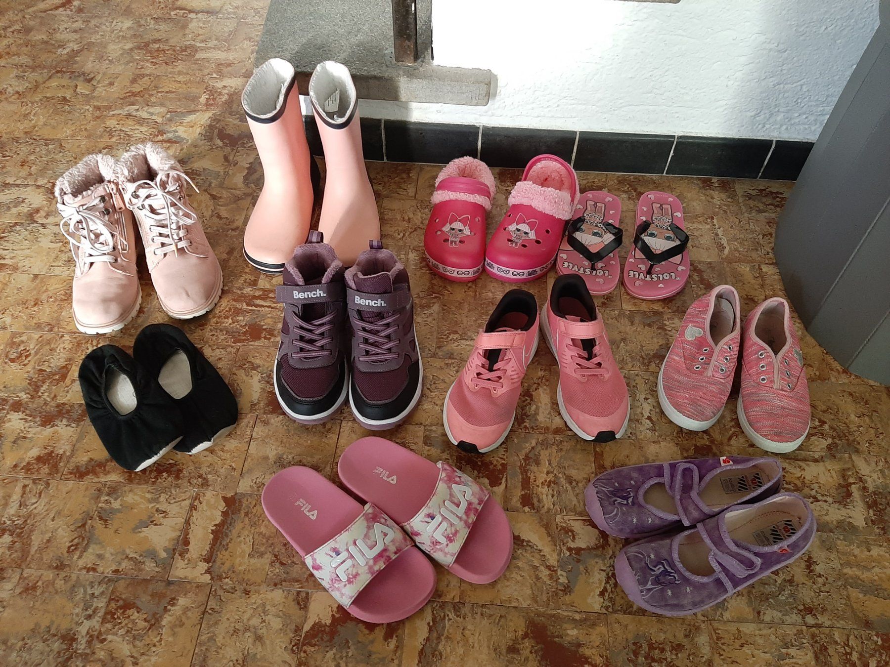 Scarpe per ragazze: Schuhpaket Grösse 32 – Usato da Brissago venduto da lucabell