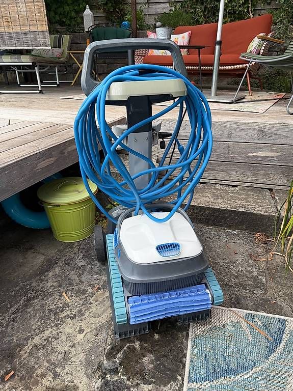 Dolphin Accessoires de piscine: Poolroboter Dolphin S 300i – D'occasion à Nussbaumen TG par Hoppsla 2