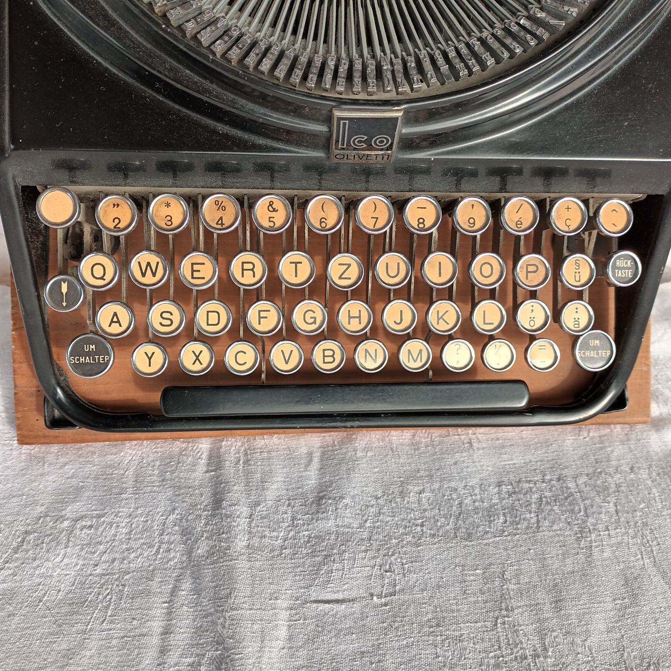 Olivetti Schreibmaschinen: OLIVETTI Ico vintage 1940 – Defekt aus Bäretswil von ricoric 9