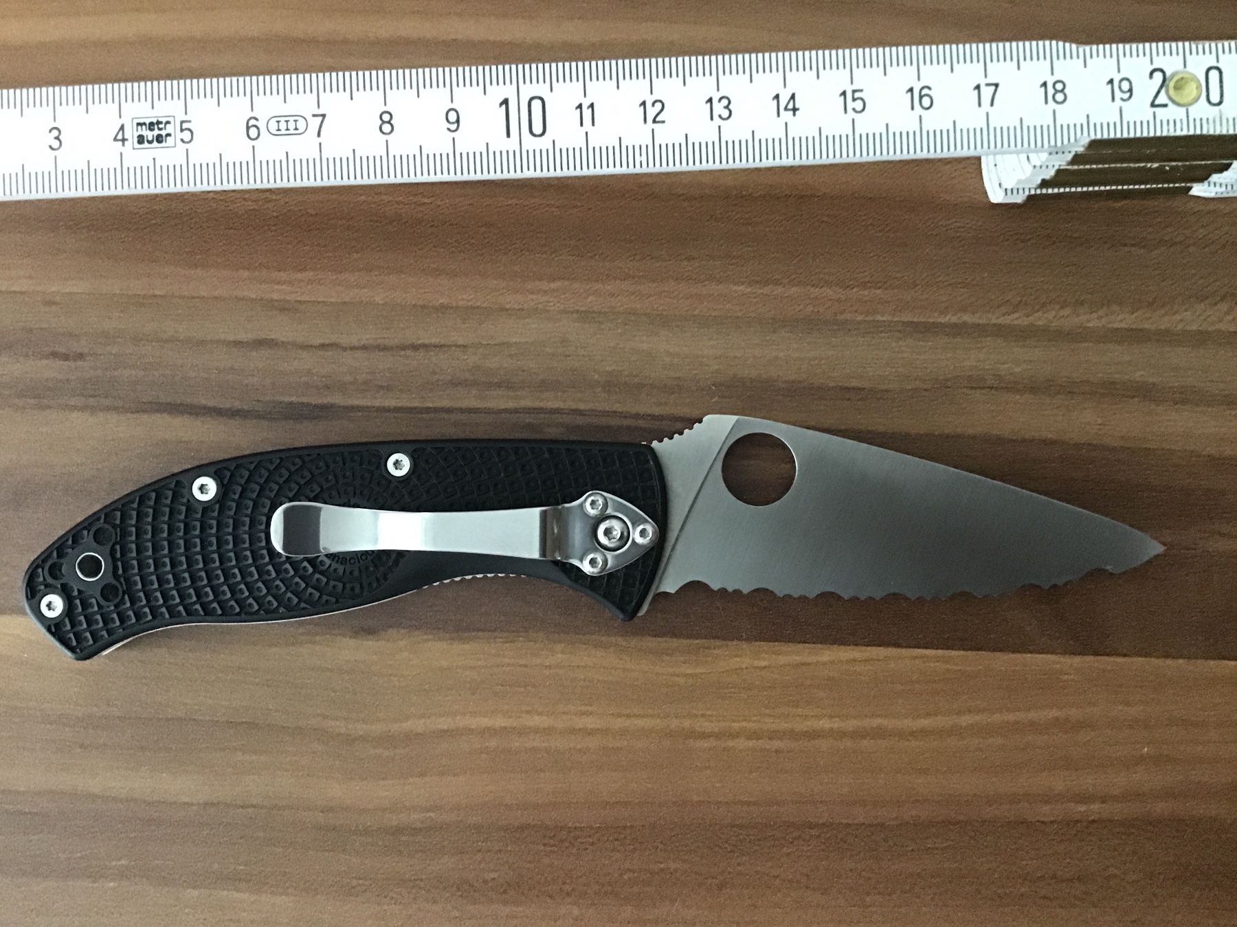 Spyderco Couteaux de poche: Spyderco Tenacious Wellenschliff – D'occasion à Rheinfelden par dhen 1
