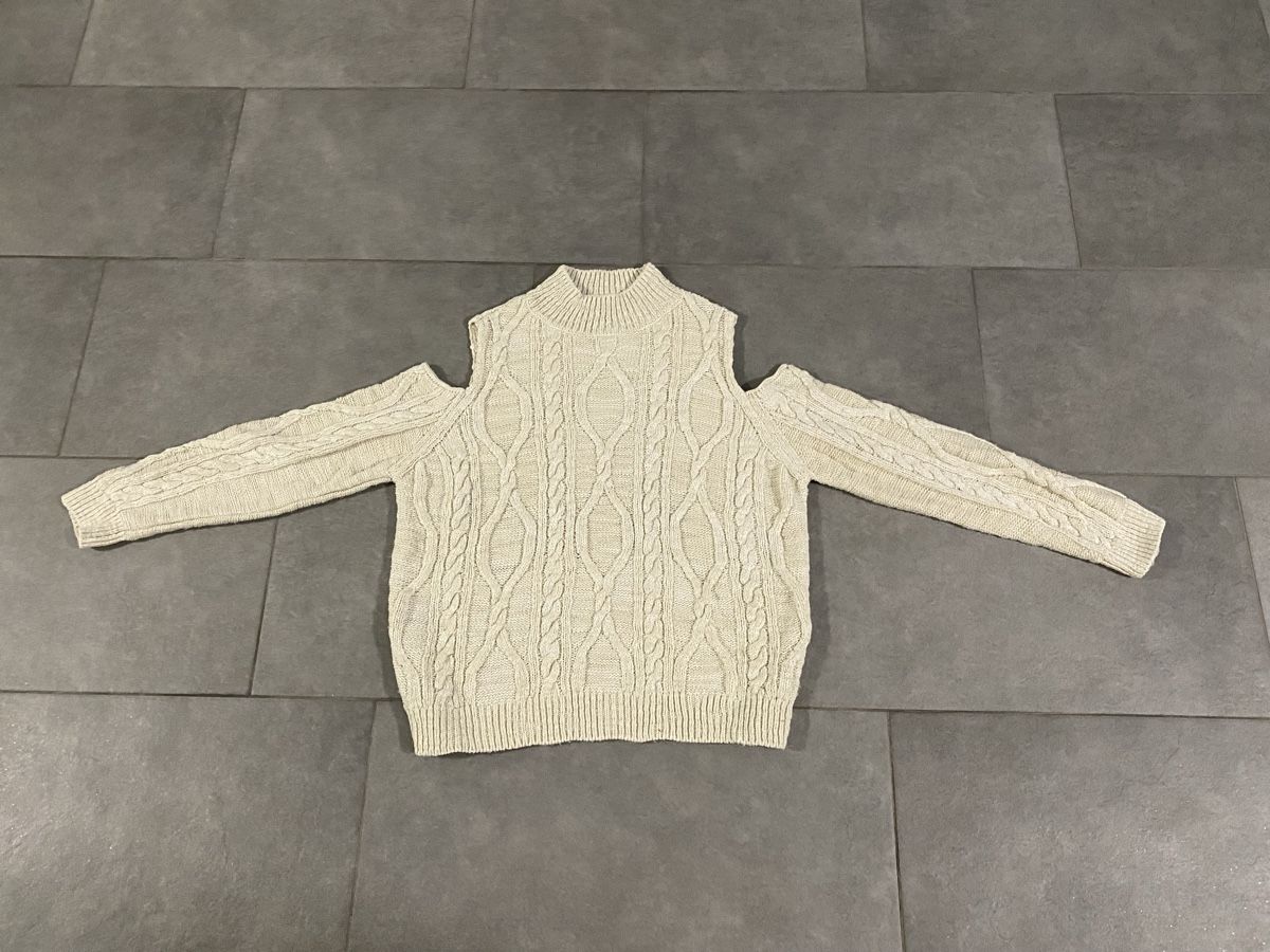 Maglioni & Felpe: Damen Strickpullover, Grösse S, beige, mit Schulterauschnitt – Usato da Ramsen venduto da _J4N4_01