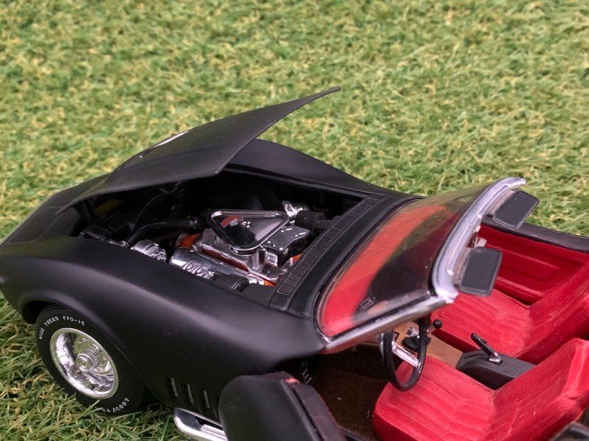 Revell Modellini d'auto: Chevrolet Corvette 1969 1:18 – Usato da Epautheyres venduto da LordSkull 9