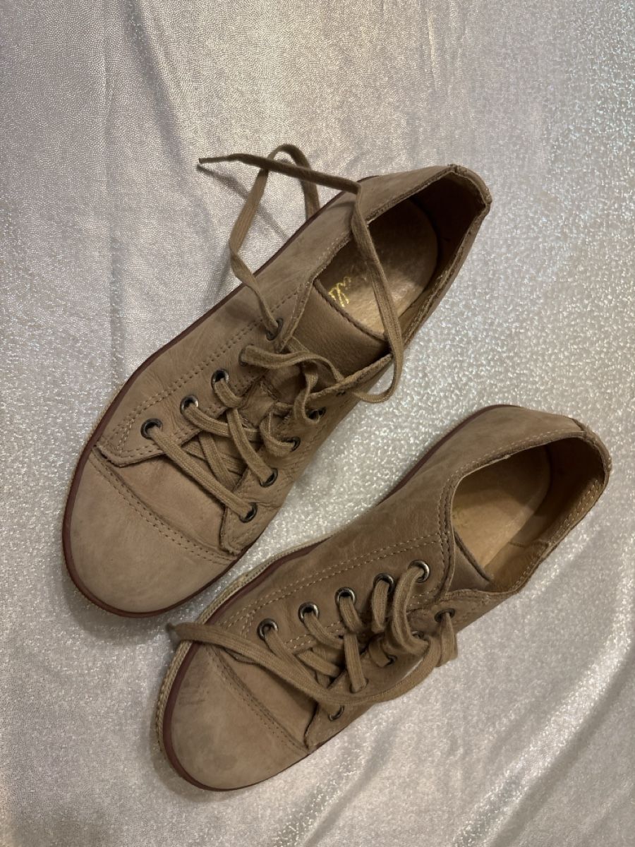 Chaussures hommes: Sneakers Leder beige Grösse 33 gebraucht – D'occasion à St. Gallen par moo_q6pg