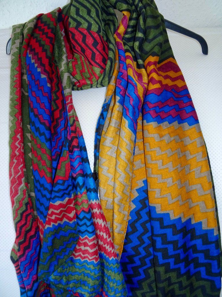 Foulard & Sciarpe: Écharpe multicolore style bohème – Usato da Châtelaine venduto da Gio54321 2