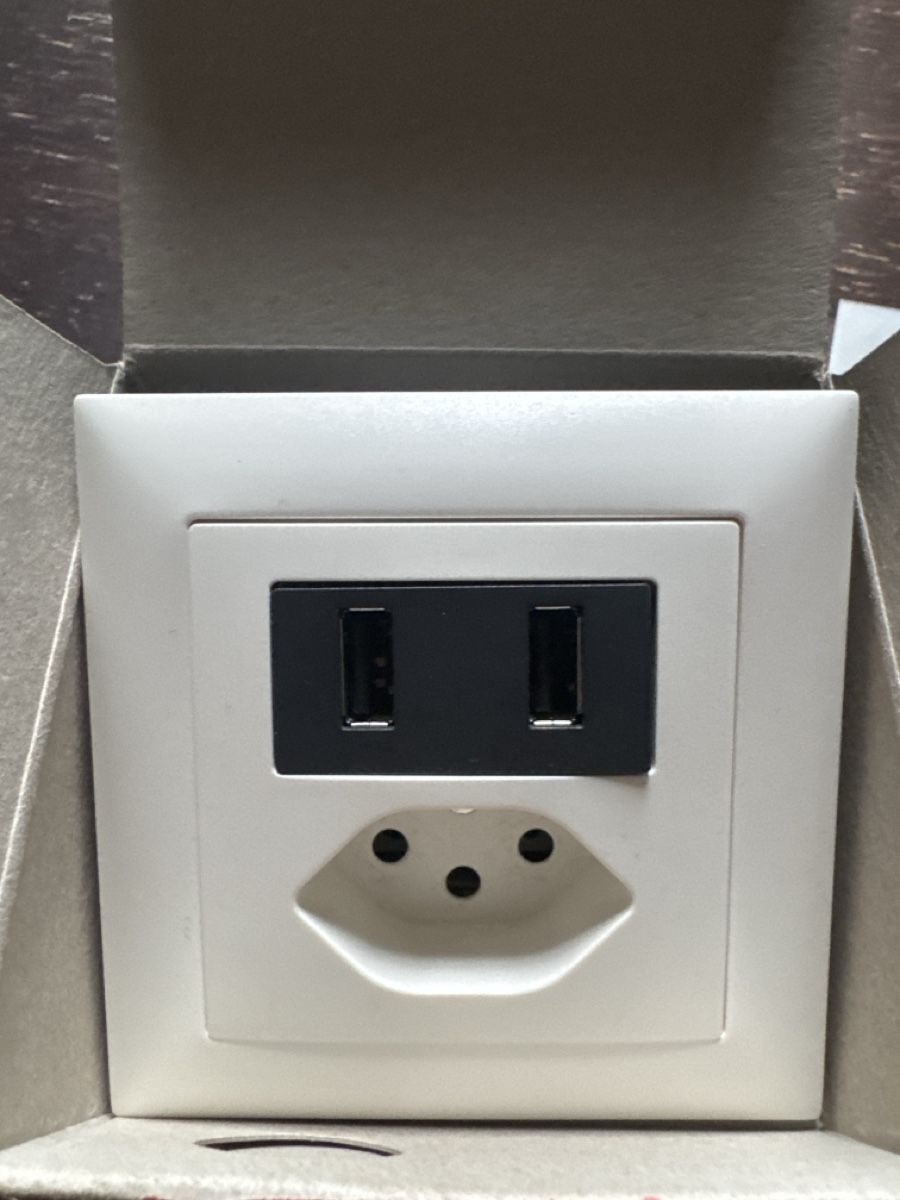 Stecker: USB Ladesteckdose – Gebraucht aus Baar von Gromi