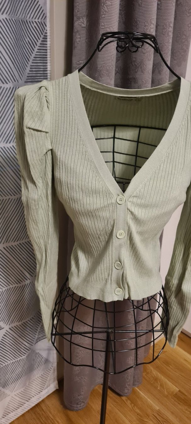Stradivarius Giacche: Kurze strick jacke von stradivarius gr M – Nuovo (secondo la descrizione) da zürich venduto da janjaz 1