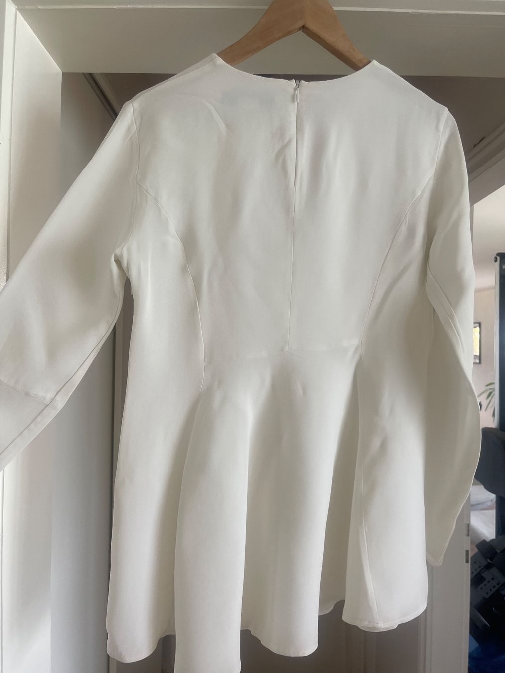 Sportmax Camicette: Sportmax Bluse, Gr. 36/38 weiss, 100%Seide – Usato da Horgen venduto da Sol-verde 1