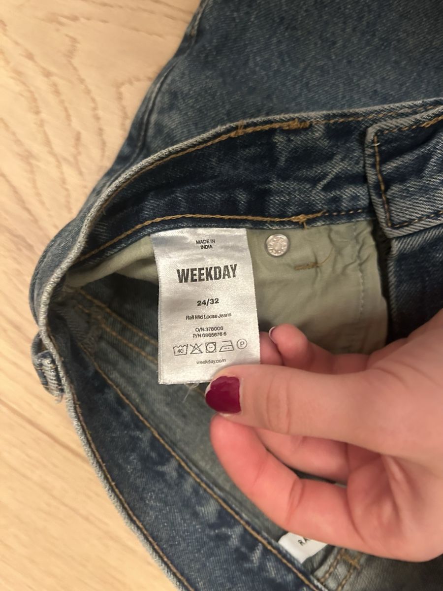 Weekday Jeans: Weekday Rail Mid Loose Jeans 24/32 – Gebraucht aus Mönchaltorf von johanna_k06 2