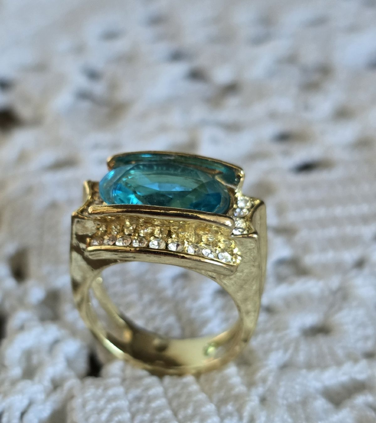 Ringe: Ring Goldfarben mit blauem Stein – Neu (gemäss Beschreibung) aus Rheinsulz von Gilea 5