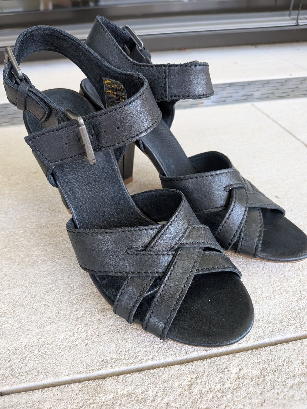 Scarpe da donna: Sandalette Leder Schwarz  – Usato da Lachen SZ venduto da joa_rf9n