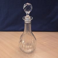 Karaffe Glas mit Facettenkristallverschluss klarer Zustand