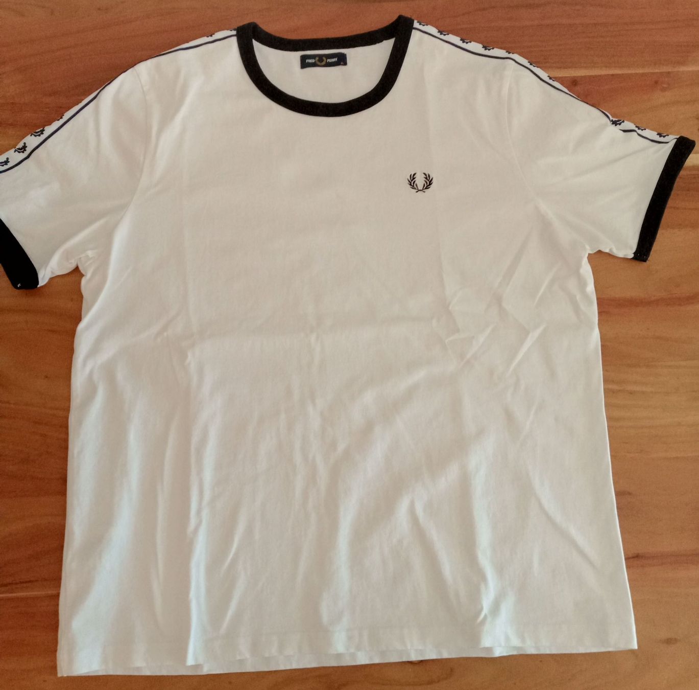 Fred Perry T-shirt: Fred Perry T-Shirt XL – Nuovo (secondo la descrizione) da Uster venduto da Gremio 2