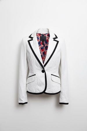 Veste cintrée blanche détails noirs taille S