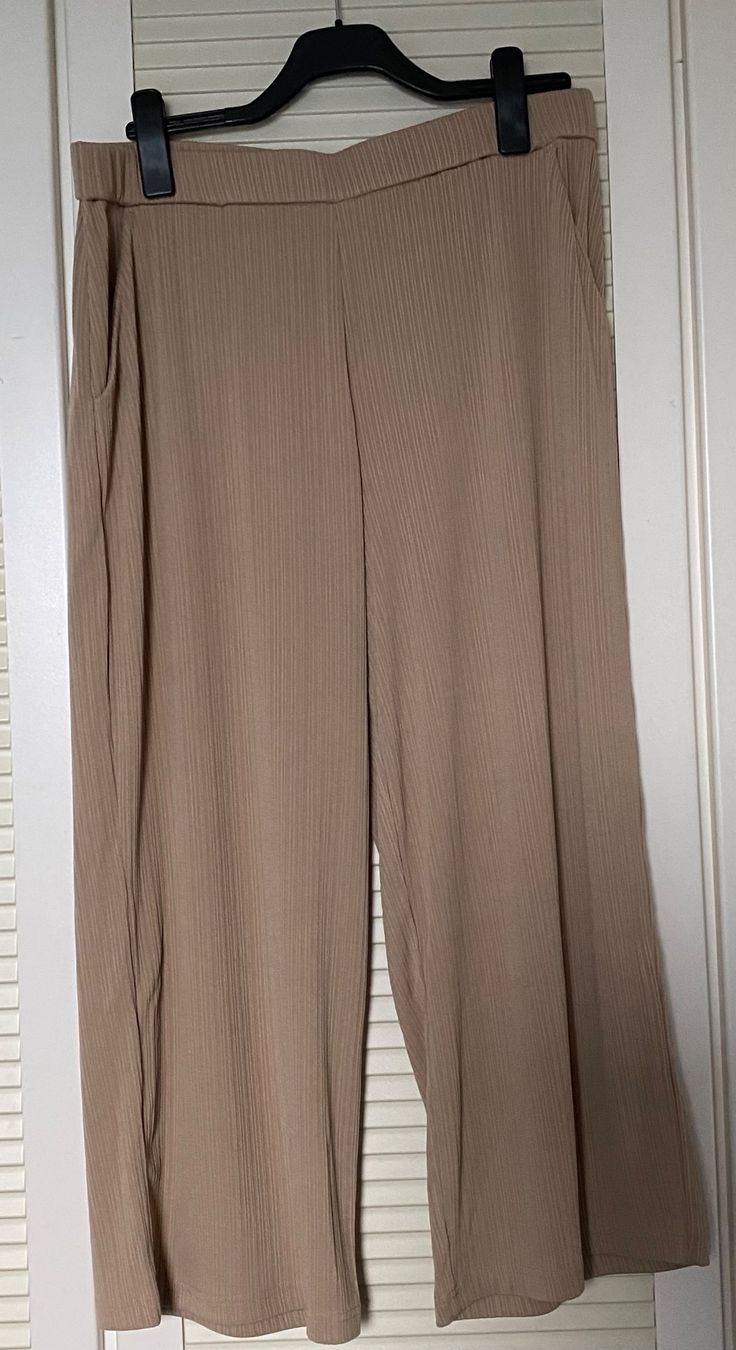 C&A Pantaloni: Leichte 3/4 Damenhose, Gr. 44, C&A, Neu – Nuovo (secondo la descrizione) da Bözberg venduto da RosmarieOb