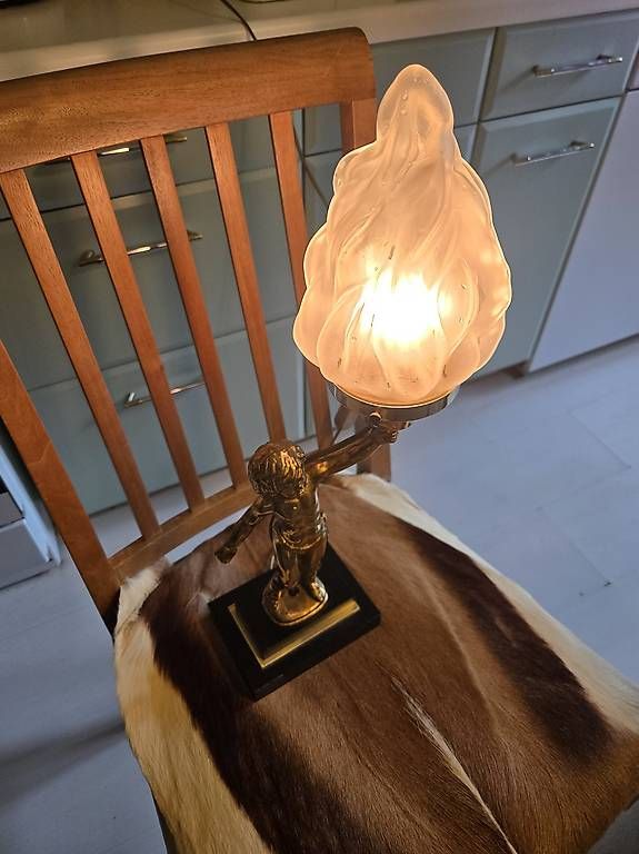 Lampade: Art-déco Tischlampe / Figurine mit Fackel - Bronze/Messing – Usato da Basel venduto da Mahapo 3
