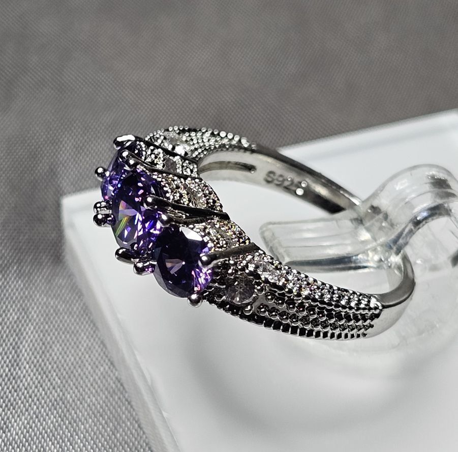 Anelli: Eleganter Ring mit Amethyst, 925 versilbert, Gr. 7 – Nuovo (secondo la descrizione) da Grenchen venduto da maretop 2