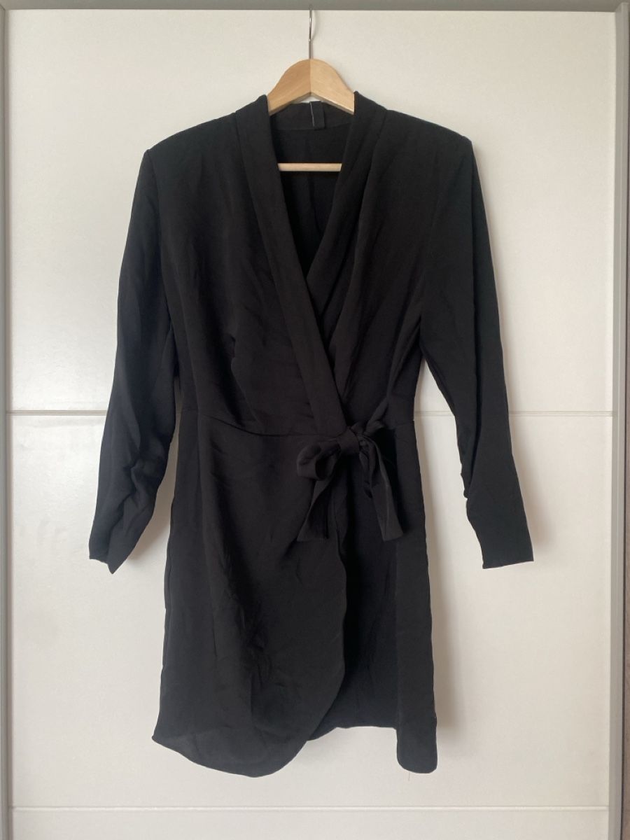 Mango Robes: Wickelkleid schwarz Grösse M Mango – D'occasion à Alpnach Dorf par melbb