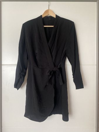 Wickelkleid schwarz Grösse M Mango