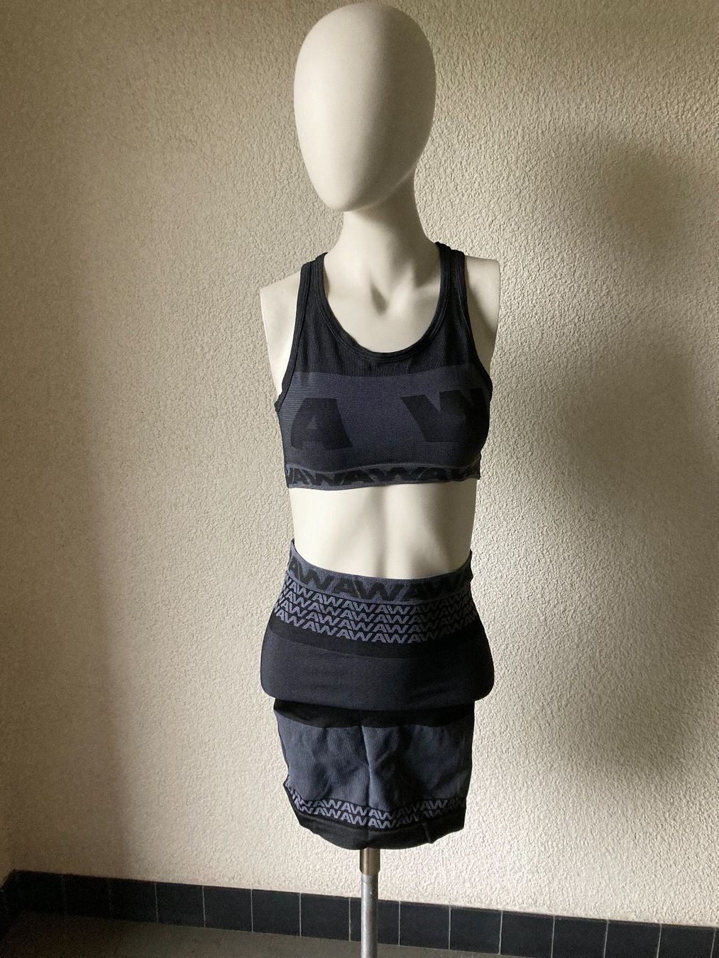 Alexander Wang Gonne: Set von H&M x Alexander Wang – Usato da Uster venduto da Kalici1 1