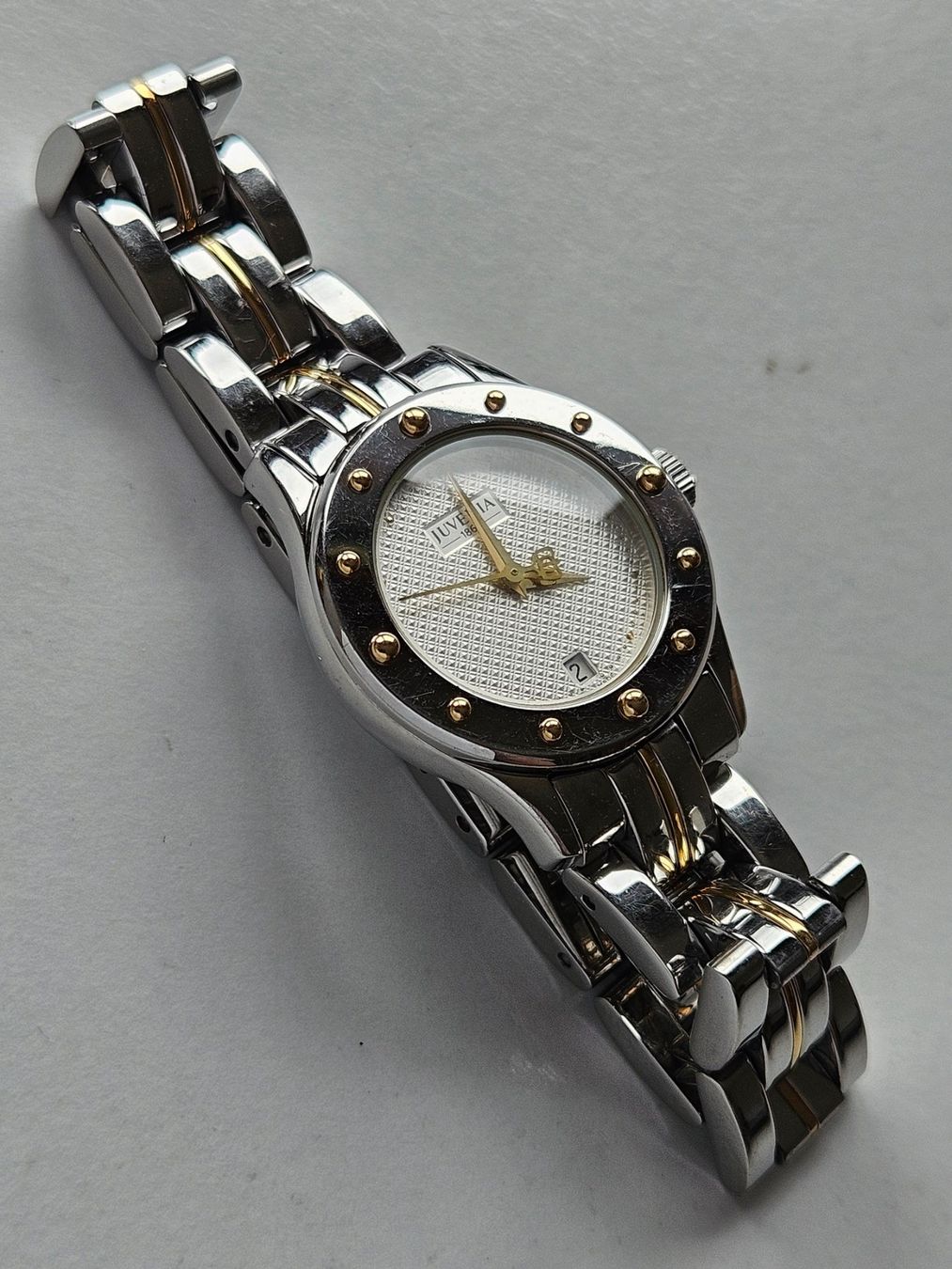 Juvenia Uhren: 395 Juvenia Date Quartz Damenuhr – Gebraucht aus Berikon von mmm21 1