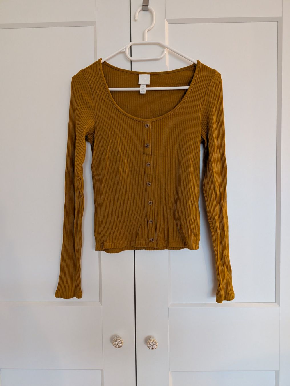 H&M Pullover & Sweatshirts: Rippstrickpullover Senfgelb mit Knöpfen Grösse S – Gebraucht aus Au SG von and_cra