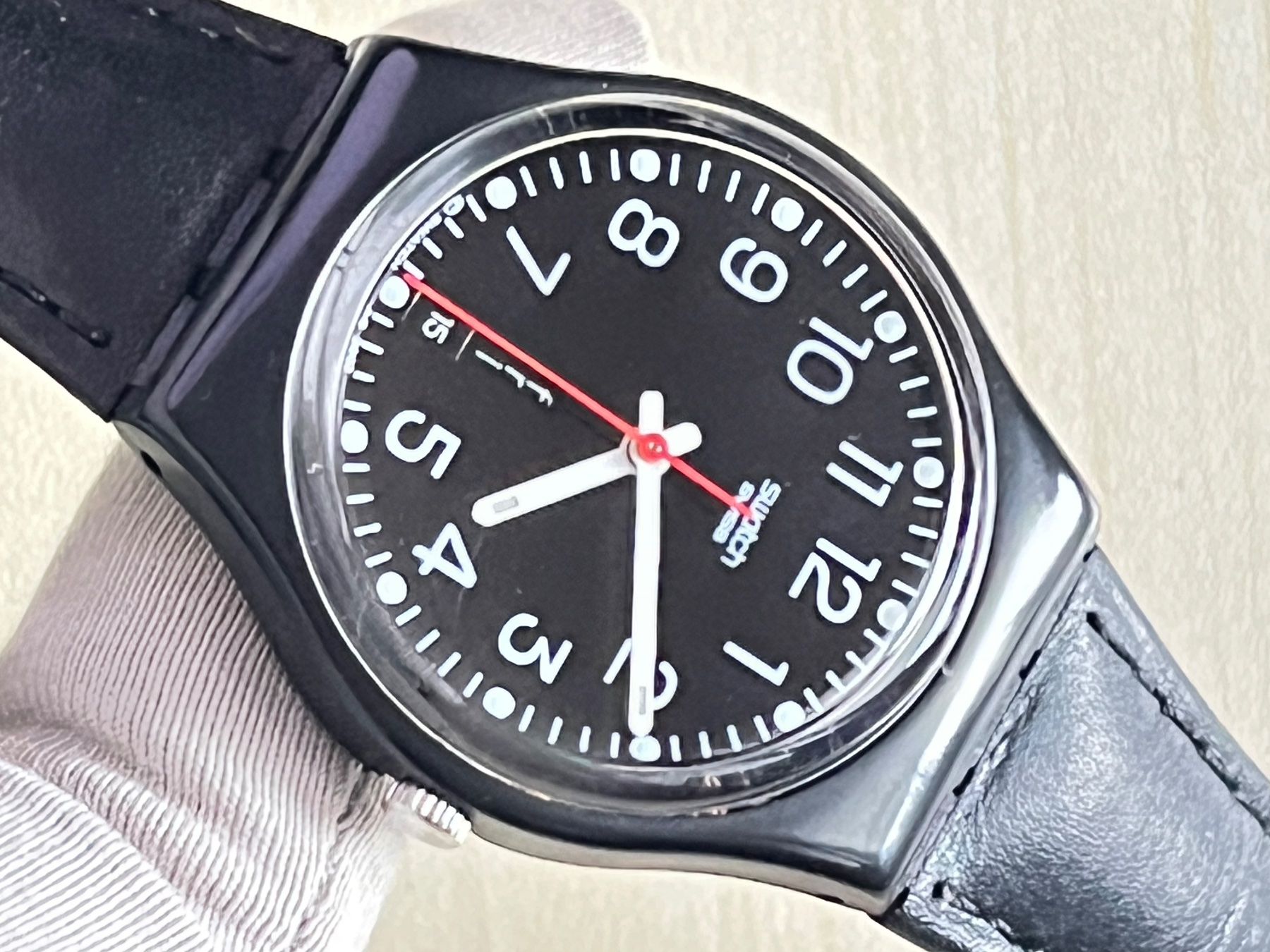 Swatch Orologi: Schwarze Swatch Gent Uhr mit Lederarmband – Usato da Grenchen venduto da chththl 5