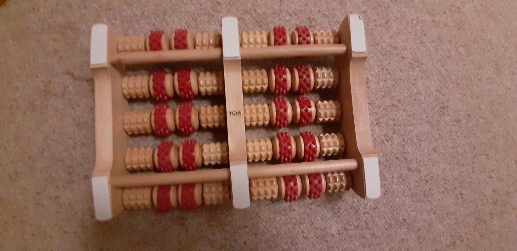 Massagegeräte: Fussmassage-Roller Holz / anatomisch gewölbt /Neuwertig – Gebraucht aus Henggart von hen_9f22 1
