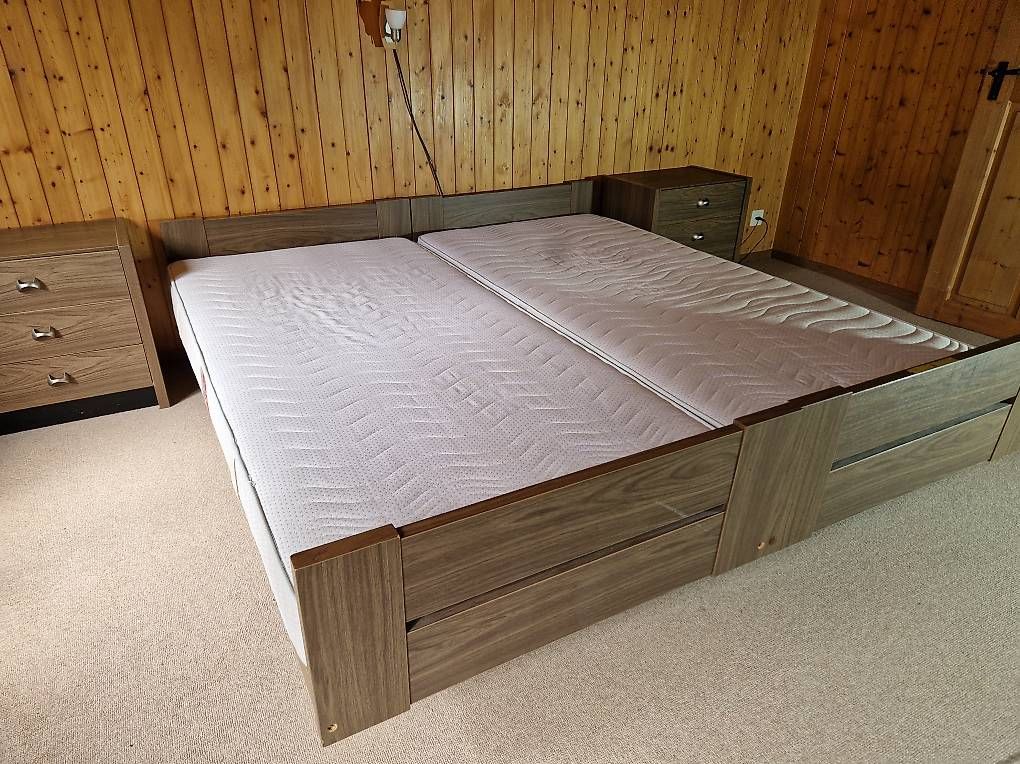 Betten: Doppelbett + Nachttische – Gebraucht aus Grindelwald von jana2094 4