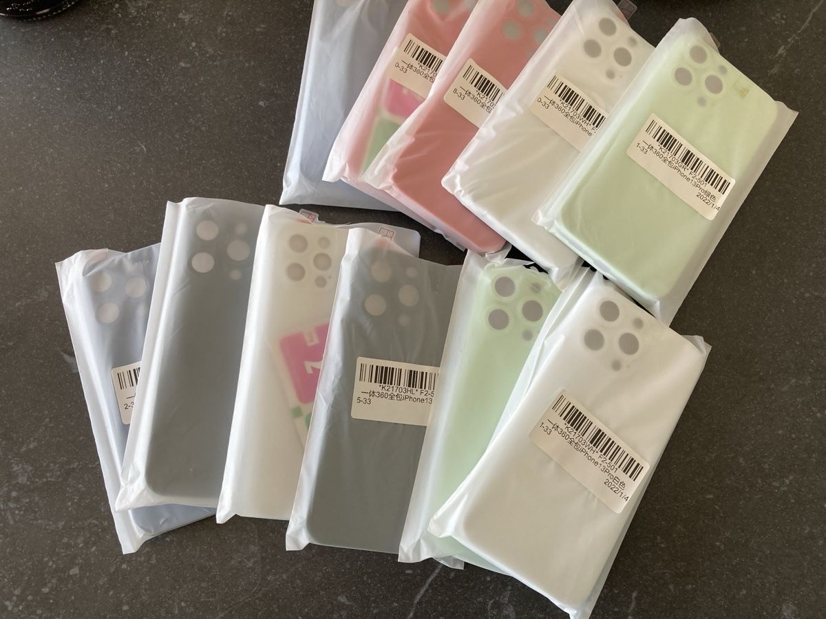 Cover & Protezioni schermo: Coque iPhone 13 Pro Neuf (couleur à choix) – Nuovo e nell'imballaggio originale da Réchy venduto da Pittdesign