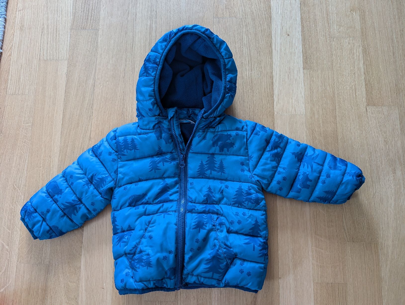 Jacken & Mäntel: Kinder Steppjacke blau mit Baum-Muster Grösse 80, Smile – Gebraucht aus Adliswil von lap_zmh5