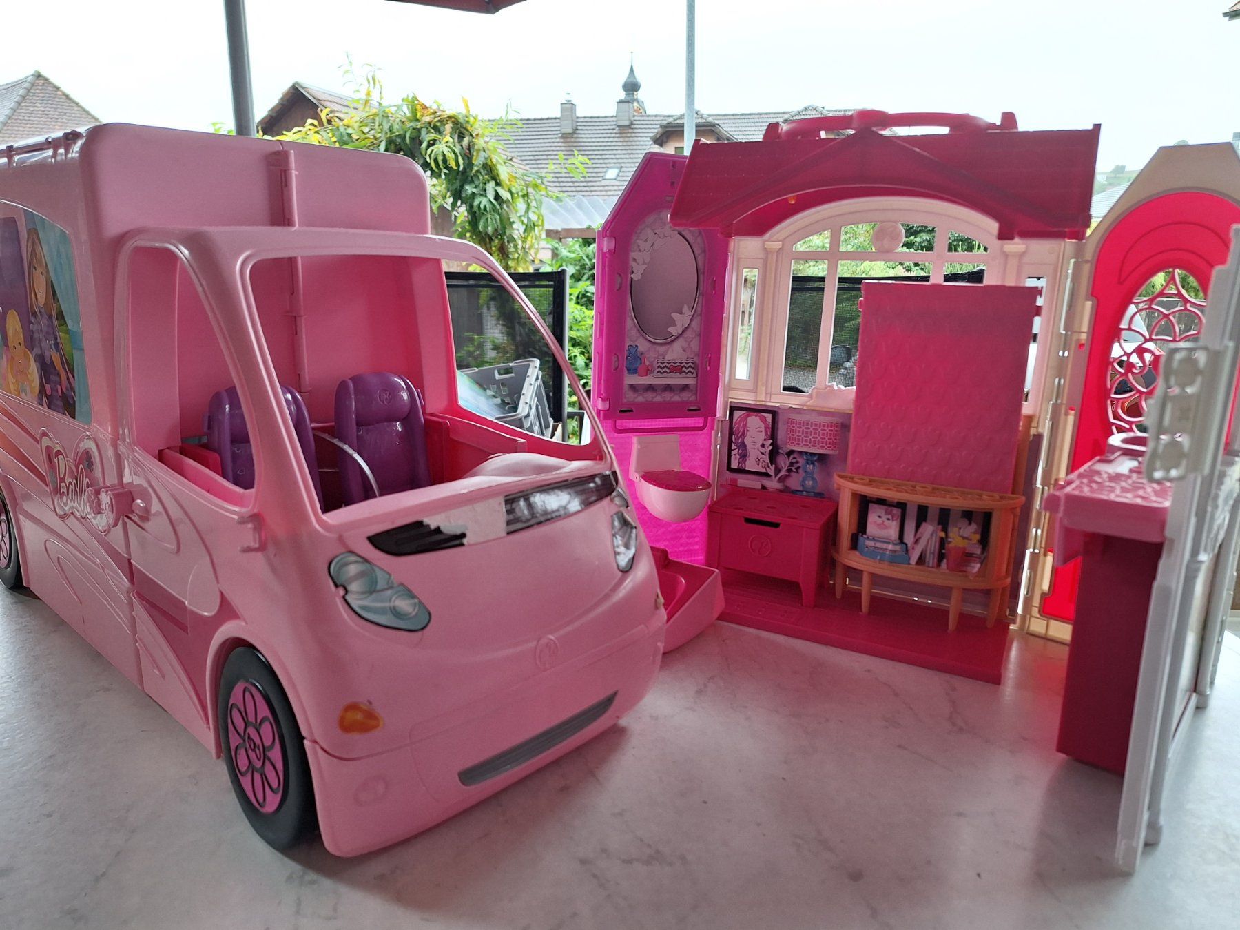 Giocattoli: BARBIEBUS UND HAUS – Usato da Huttwil venduto da Kunterbuntli