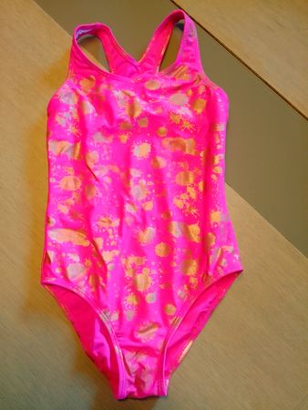 Maillot de bain fille rose taille 134. Taille petit 