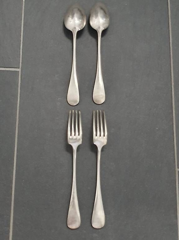 Set di posate: Besteck antik, 2 Löffel, 2 Gabel – Usato da Urtenen-Schönbühl venduto da sandrabern01 1