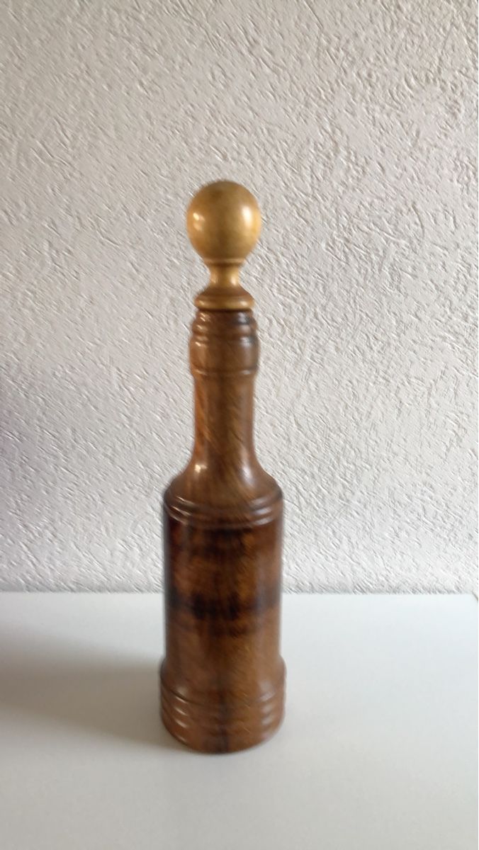 Barattoli: Carafe vintage en bois massif – Usato da Courgenay venduto da Deby1968