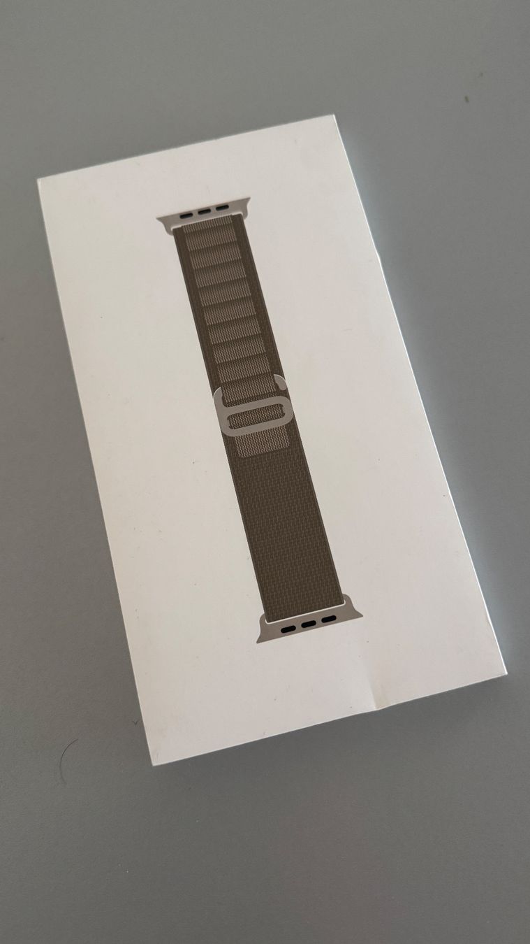 Apple Bracelets: Apple Watch Armband 49mm Olive Alpine Loop M – Neuf avec emballage d'origine à St. Erhard par secc
