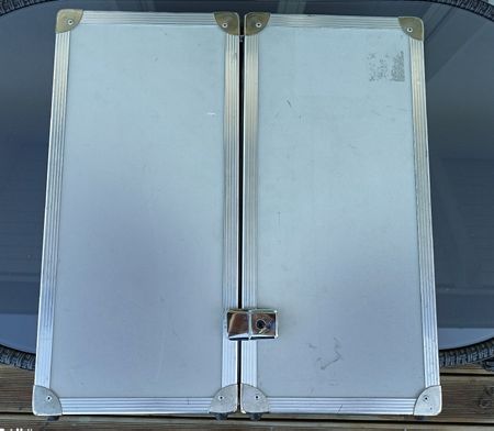 Alu Uhrenkoffer für 82 Uhren, abschliessbar, guter Zustand!