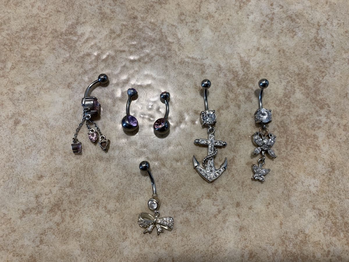 Piercingschmuck: Bauchnabelpiercing Set, 5 Stück – Gebraucht aus Unterentfelden von Nadineb23