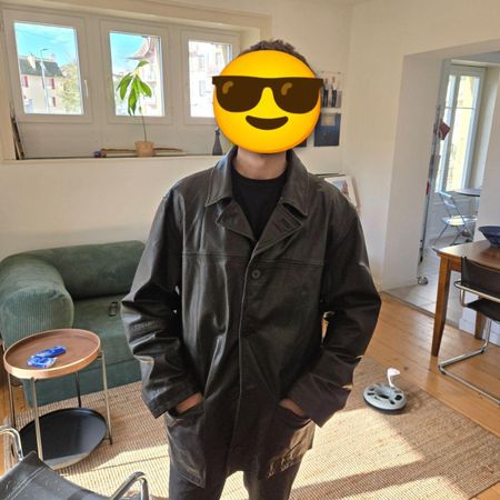 Veste en cuir noire, parfait pour l'automne!