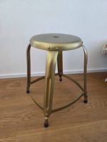 Goldener Metallhocker  Industrial / Vintage