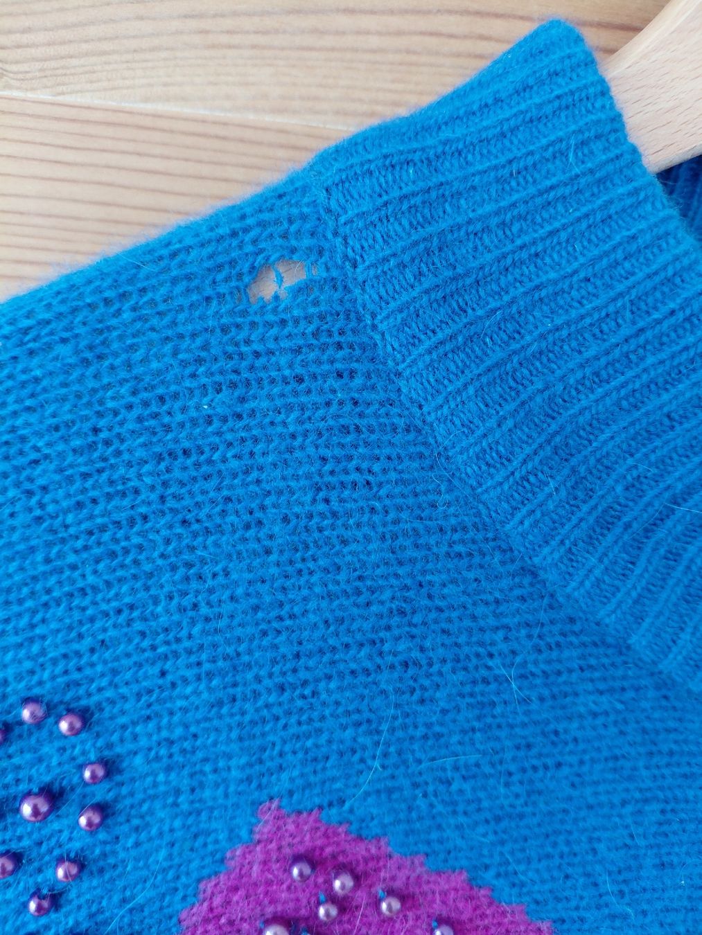 Laine: Wolle/Angora Pullover Blau bestickt – D'occasion à Winterthur par adventurenala 3
