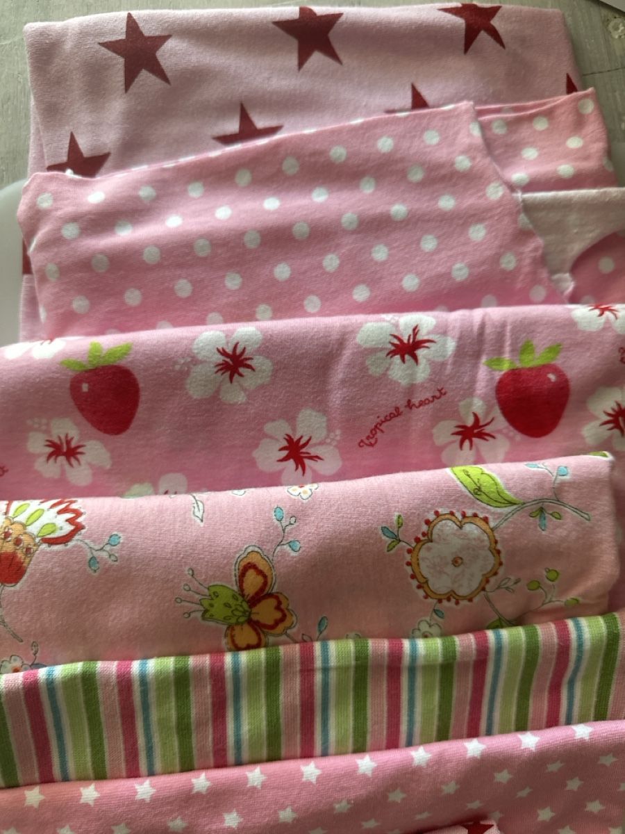 Tessuti: Restestoffpaket Jersey rosa div. Grössen – Usato da Domdidier venduto da Lilalu168 1